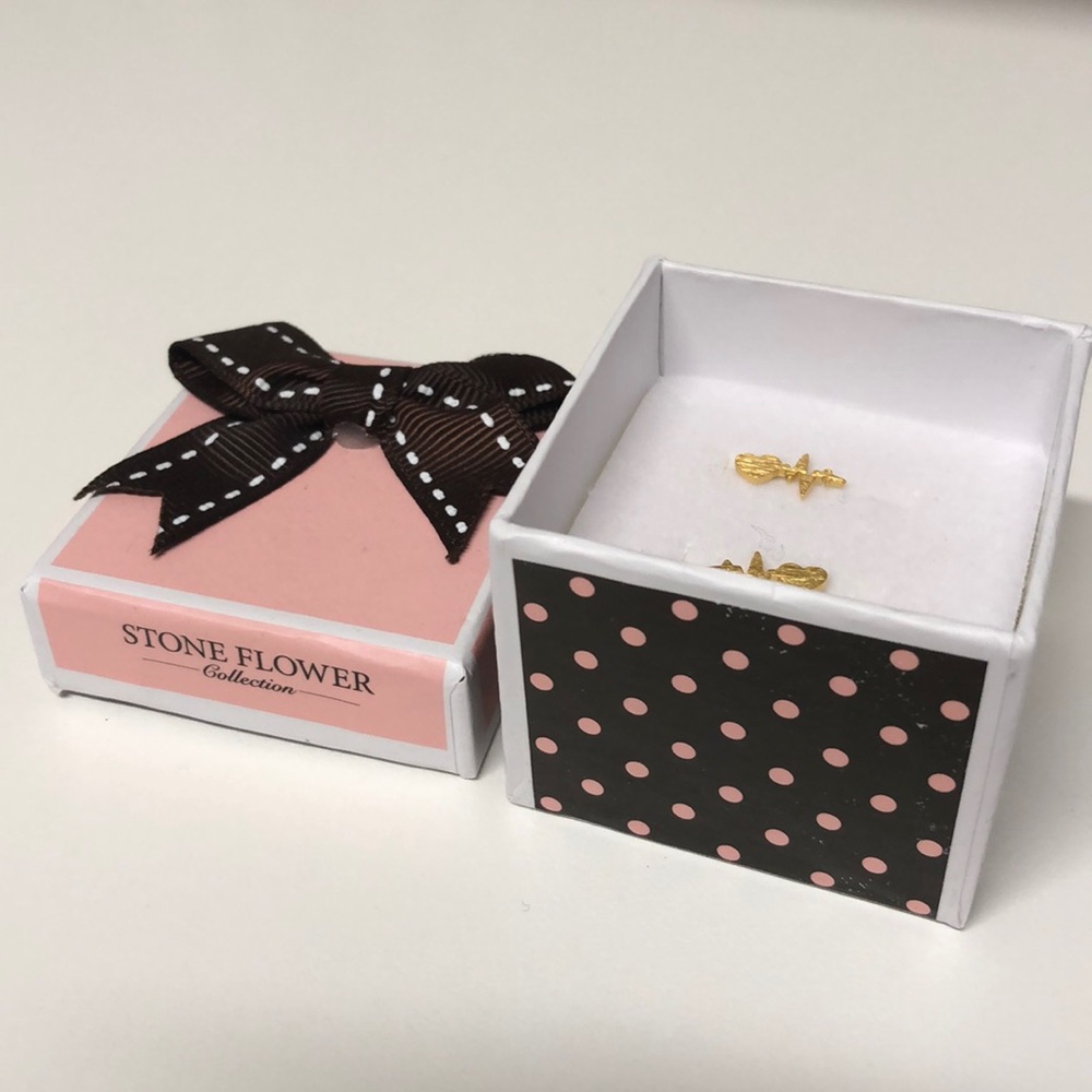 NIB Heart Beat Stud Earrings - Picture 3 of 5